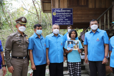 มูลนิธิราชประชานุเคราะห์ในพระบรมราชูปถัมภ์ มอบถุงยังชีพพระรา ... พารามิเตอร์รูปภาพ 1