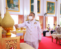 พระบาทสมเด็จพระเจ้าอยู่หัว พระราชทานภัตตาหารเพล ถวายแด่พระภิ ... พารามิเตอร์รูปภาพ 3