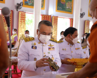 พระบาทสมเด็จพระเจ้าอยู่หัว พระราชทานภัตตาหารเพล ถวายแด่พระภิ ... พารามิเตอร์รูปภาพ 11