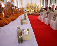 พระบาทสมเด็จพระเจ้าอยู่หัว พระราชทานภัตตาหารเพล ถวายแด่พระภิ ... พารามิเตอร์รูปภาพ 12