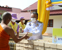 พระบาทสมเด็จพระเจ้าอยู่หัว พระราชทานภัตตาหารเพล ถวายแด่พระภิ ... พารามิเตอร์รูปภาพ 15