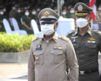 รองผู้ว่าราชการจังหวัดสุราษฎร์ธานีร่วมพิธีวางพวงมาลาและบำเพ็ ... พารามิเตอร์รูปภาพ 1