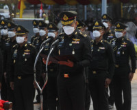 รองผู้ว่าราชการจังหวัดสุราษฎร์ธานีร่วมพิธีวางพวงมาลาและบำเพ็ ... พารามิเตอร์รูปภาพ 7