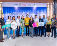 รองผู้ว่าราชการจังหวัดสุราษฎร์ธานี ให้การต้อนรับเครื่องบินจา ... พารามิเตอร์รูปภาพ 2