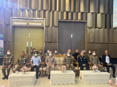 รองผู้ว่าราชการจังหวัดสุราษฎร์ธานี ให้การต้อนรับพลตำรวจเอกชิ ... พารามิเตอร์รูปภาพ 1