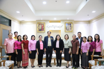 รองผู้ว่าราชการจังหวัดสุราษฎร์ธานี ต้อนรับ นางสาวอุไร เล็กน้ ... พารามิเตอร์รูปภาพ 1