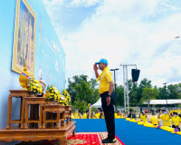 รองผู้ว่าราชการจังหวัดสุราษฎร์ธานี กล่าวต้อนรับ พล.ต.อ.สุรเช ... พารามิเตอร์รูปภาพ 1