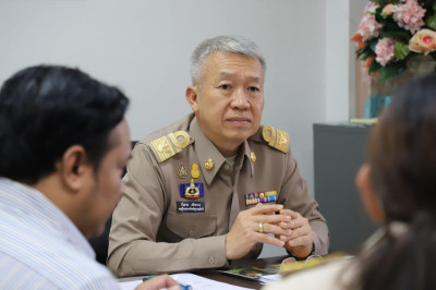 รองผู้ว่าราชการจังหวัดสุราษฎร์ธานี รับรายงานความคืบหน้าการขั ... พารามิเตอร์รูปภาพ 1