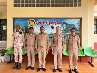 รองผู้ว่าราชการจังหวัดสุราษฎร์ธานี ร่วมกับนายสำนวน ทองศรี นา ... พารามิเตอร์รูปภาพ 1