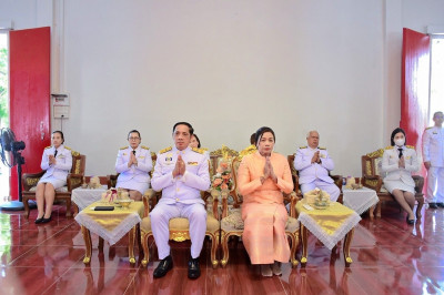 จังหวัดสุราษฎร์ธานี จัดพิธีทำบุญตักบาตรถวายพระกุศล และพิธีถว ... พารามิเตอร์รูปภาพ 1