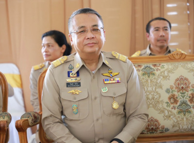 จังหวัดสุราษฎร์ธานีมอบสมุดประจำตัวผู้ได้รับการคัดเลือกให้ทำก ... พารามิเตอร์รูปภาพ 1