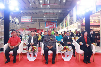 พิธีเปิด &quot;แม็คโคร สาขาเวียงสระ &quot; โดยมีนายสมโภช เรืองกูล ผู้จ ... พารามิเตอร์รูปภาพ 1