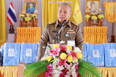 องคมนตรี และคณะ ตรวจเยี่ยมโรงเรียนราชประชานุเคราะห์ในพื้นที่ ... พารามิเตอร์รูปภาพ 1