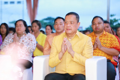 พ่อเมืองสุราษฎร์ธานี นำประชาชนและนักท่องเที่ยวร่วมพิธีชักพุ่ ... พารามิเตอร์รูปภาพ 1