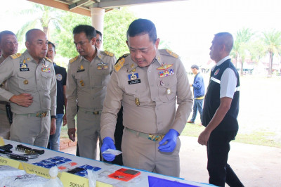 จังหวัดสุราษฎร์ธานีแถลงผลจับกุมคดียาเสพติด จากมาตรการจัดระเบ ... พารามิเตอร์รูปภาพ 1