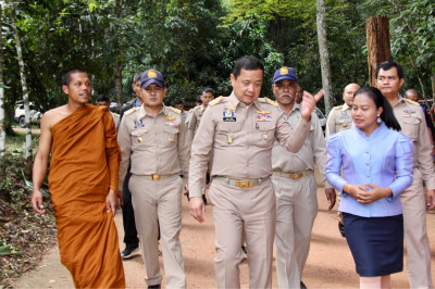 ผู้ว่าฯ สุราษฎร์ธานีนำหัวหน้าส่วนราชการรับฟังปัญหาและความต้อ ... พารามิเตอร์รูปภาพ 1