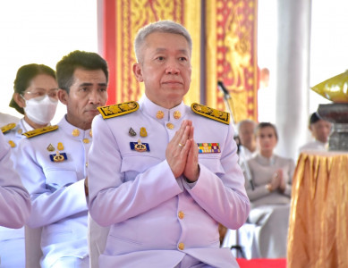 รองผวจ.สุราษฎร์ธานีร่วมถวายผ้ากฐินพระราชทาน ประจำปีพุทธศักรา ... พารามิเตอร์รูปภาพ 1