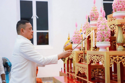 ผู้ว่าราชการจังหวัดสุราษฎร์ธานี นำข้าราชการ พุทธศาสนิกชน เจร ... พารามิเตอร์รูปภาพ 1