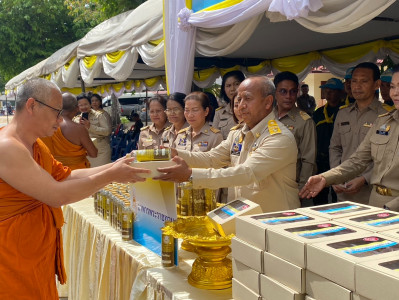 ประธานในพิธีถวายภัตตาหารและเครื่องเขียนพระราชทาน ของพระบาทสม ... พารามิเตอร์รูปภาพ 1