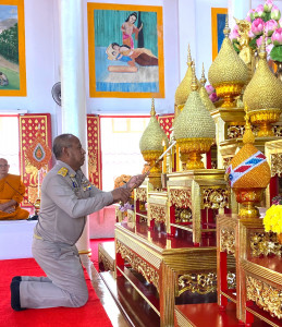 ประธานในพิธีถวายภัตตาหารและเครื่องเขียนพระราชทาน ของพระบาทสม ... พารามิเตอร์รูปภาพ 1