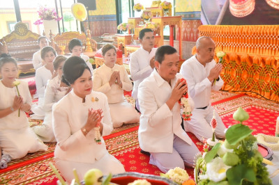 ผู้ว่าฯ สุราษฎร์ธานีร่วมเข้าสักการะพระบรมสารีริกธาตุ และพระอ ... พารามิเตอร์รูปภาพ 1