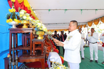 ผู้ว่าฯ สุราษฎร์ธานีนำพุทธศาสนิกชนทุกหมู่เหล่า ร่วมพิธีหล่อพ ... พารามิเตอร์รูปภาพ 1