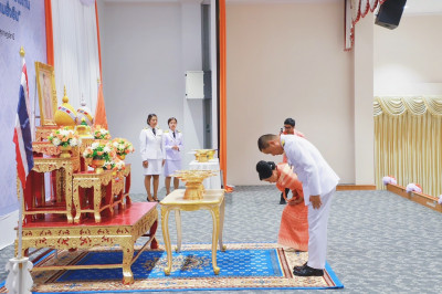 สุราษฎร์ธานีจัดพิธีมอบแบบลายผ้าพระราชทาน &quot;ผ้าลายสิริวชิราภรณ ... พารามิเตอร์รูปภาพ 1