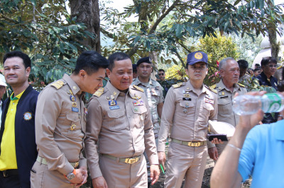 นายกรัฐมนตรี เยี่ยมชมแปลงทุเรียนสาธิต เกาะสมุย เดินหน้ารับฟั ... พารามิเตอร์รูปภาพ 1