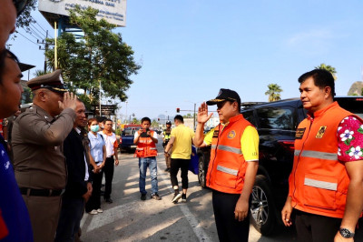 ผู้ว่าฯ สุราษฎร์ธานี ลงพื้นที่ให้กำลังใจเจ้าหน้าที่ประจำจุดต ... พารามิเตอร์รูปภาพ 1