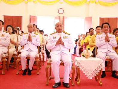 พระบาทสมเด็จพระเจ้าอยู่หัว ทรงพระกรุณาโปรดพระราชทานผ้าไตร น้ ... พารามิเตอร์รูปภาพ 1