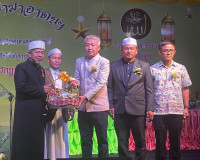 รองผู้ว่าราชการจังหวัดสุราษฎร์ธานี และนายสำนวน ทองศรี นายอำเ ... พารามิเตอร์รูปภาพ 5