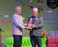 รองผู้ว่าราชการจังหวัดสุราษฎร์ธานี และนายสำนวน ทองศรี นายอำเ ... พารามิเตอร์รูปภาพ 6