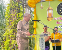 รองผู้ว่าราชการจังหวัดสุราษฎร์ธานี และนายสำนวน ทองศรี นายอำเ ... พารามิเตอร์รูปภาพ 3