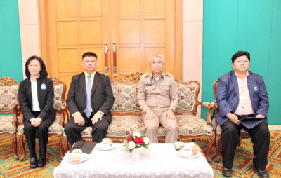 รองผู้ว่าราชการจังหวัดสุราษฎร์ธานี ให้การต้อนรับนายไวทิต โอช ... พารามิเตอร์รูปภาพ 1