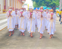 รองผู้ว่าราชการจังหวัดสุราษฎร์ธานี เป็นประธานในพิธีบรรพชาอุป ... พารามิเตอร์รูปภาพ 13