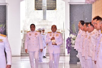 ผู้ว่าราชการจังหวัดสุราษฎร์ธานีเดินทางเชิญคนโทน้ำพระพุทธมนต์ ... พารามิเตอร์รูปภาพ 1