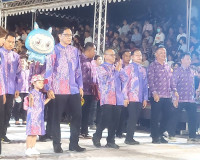 จังหวัดสุราษฎร์ธานีนำเรือพนมพระถ้วยรางวัลพระราชทาน ร่วมแสดงโ ... พารามิเตอร์รูปภาพ 9
