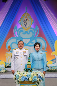 ผู้ว่าราชการจังหวัดสุราษฎร์ธานี พร้อมด้วย นายกเหล่ากาชาดจังห ... พารามิเตอร์รูปภาพ 1