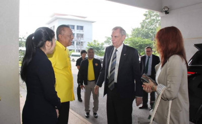 จังหวัดสุราษฎร์ธานีต้อนรับเอกอัครราชทูตสหรัฐอเมริกาประจำประเ ... พารามิเตอร์รูปภาพ 1