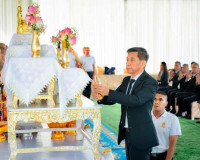 รองผู้ว่าราชการจังหวัดสุราษฎร์ธานี ร่วมพิธีทักษิณานุประทานถว ... พารามิเตอร์รูปภาพ 2