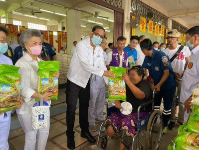 รองผู้ว่าราชการจังหวัดสุราษฎร์ธานี ร่วมเป็นเกียรติในพิธีงานท ... พารามิเตอร์รูปภาพ 1