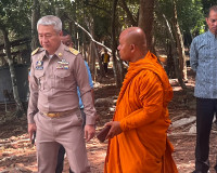 รองผู้ว่าราชการจังหวัดสุราษฎร์ธานี พร้อมด้วยจ่าเอกพิรพร อุลิ ... พารามิเตอร์รูปภาพ 2