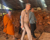 รองผู้ว่าราชการจังหวัดสุราษฎร์ธานี พร้อมด้วยจ่าเอกพิรพร อุลิ ... พารามิเตอร์รูปภาพ 3