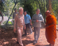 รองผู้ว่าราชการจังหวัดสุราษฎร์ธานี พร้อมด้วยจ่าเอกพิรพร อุลิ ... พารามิเตอร์รูปภาพ 8
