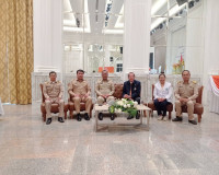รองผู้ว่าราชการจังหวัดสุราษฎร์ธานี กล่าวต้อนรับ ร้อยโท ชวัช  ... พารามิเตอร์รูปภาพ 1