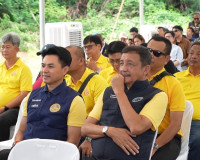 รองผู้ว่าราชการจังหวัดสุราษฎร์ธานี พร้อมด้วย นายกล้าณรงค์ ยุ ... พารามิเตอร์รูปภาพ 5