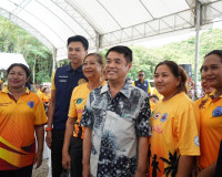 รองผู้ว่าราชการจังหวัดสุราษฎร์ธานี พร้อมด้วย นายกล้าณรงค์ ยุ ... พารามิเตอร์รูปภาพ 6