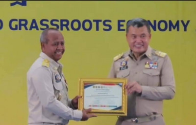 รองผู้ว่าราชการจังหวัดสุราษฎร์ธานี เข้ารับใบประกาศเกียรติคุณ ... พารามิเตอร์รูปภาพ 1