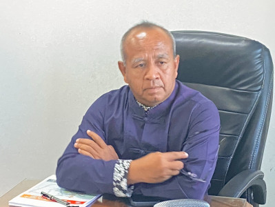 รองผู้ว่าราชการจังหวัดสุราษฎร์ธานี เป็นประธานการประชุมในการจ ... พารามิเตอร์รูปภาพ 1