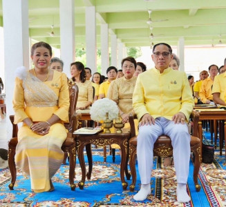 รองผู้ว่าราชการจังหวัดสุราษฎร์ธานี พร้อมด้วย นางพรรณทิพย์ เจ ... พารามิเตอร์รูปภาพ 1